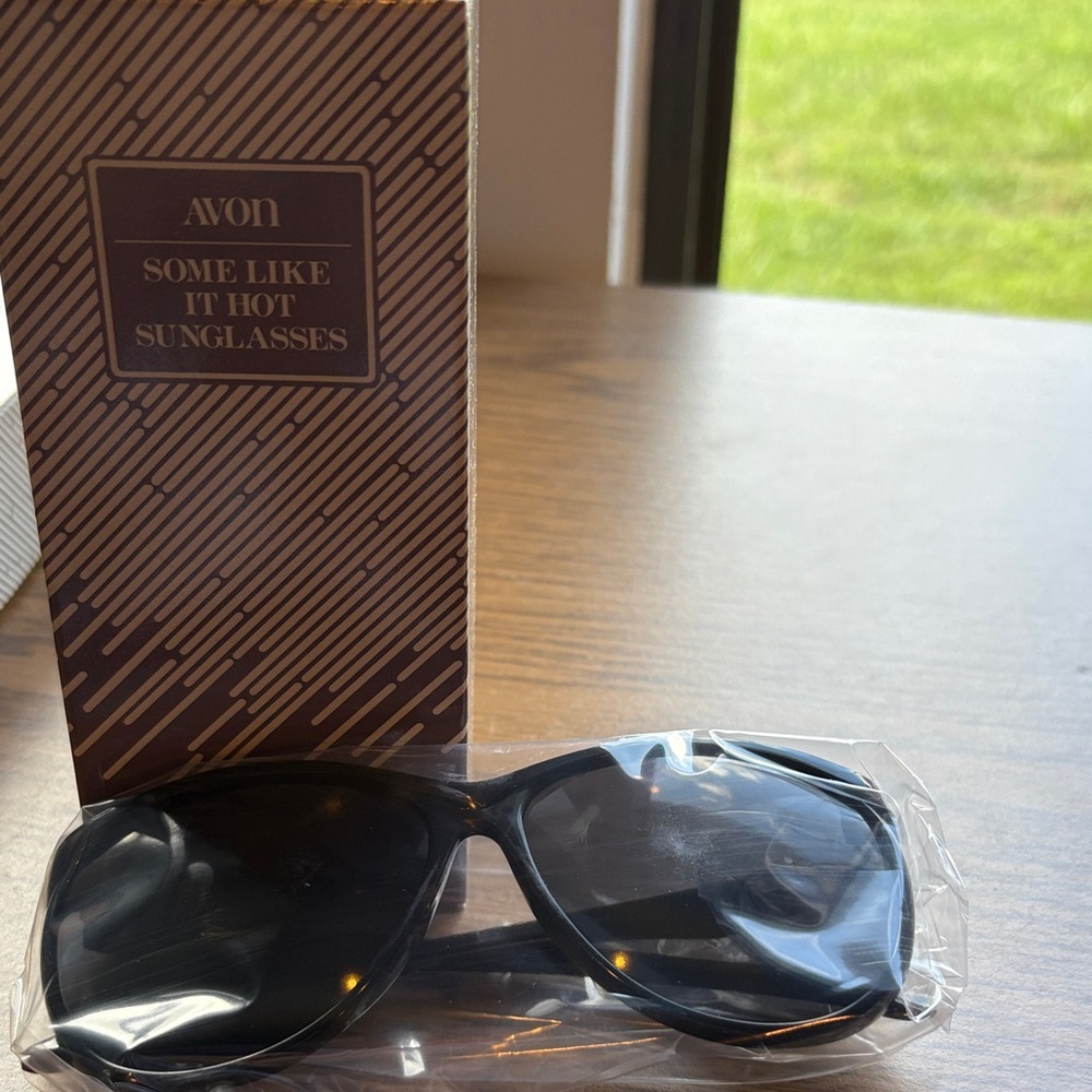 Avon Classic Black Sunglasses for Men or women